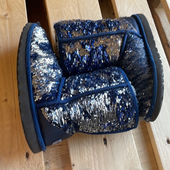 UGG BOOTS reversible sequin blue and silver! - Picture 3 of 4
